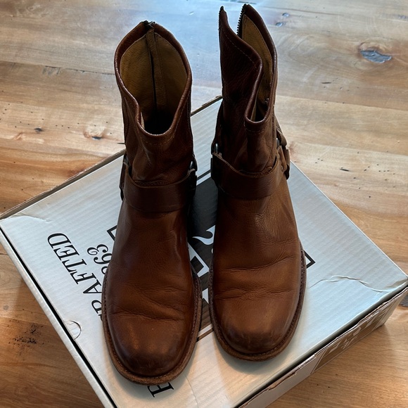 Frye Men's Phillip Harness Cognac Leather Ankle Boots - Picture 2 of 6